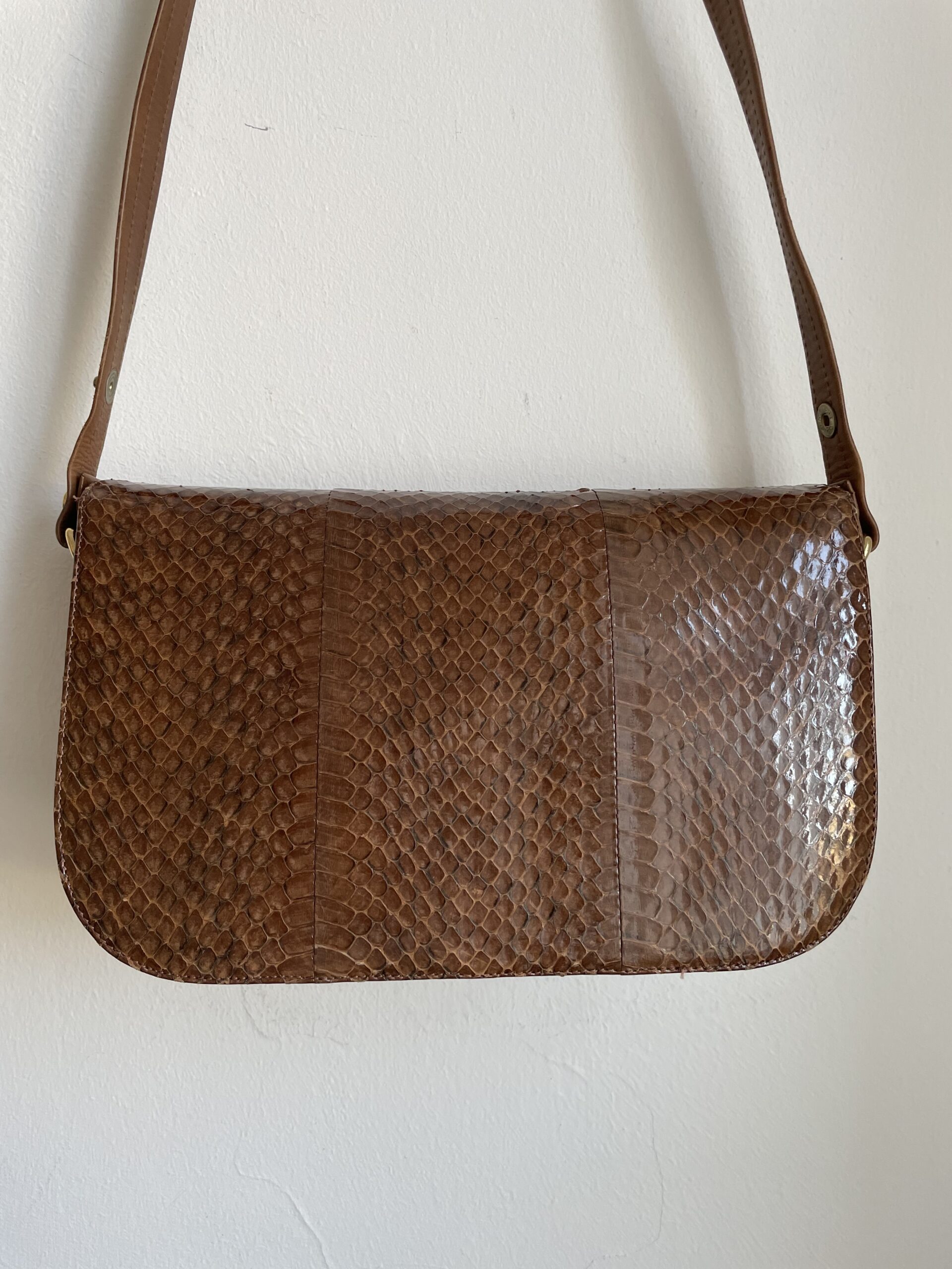 91F9D400-7DB8-40A1-83F1-C9990A86F030