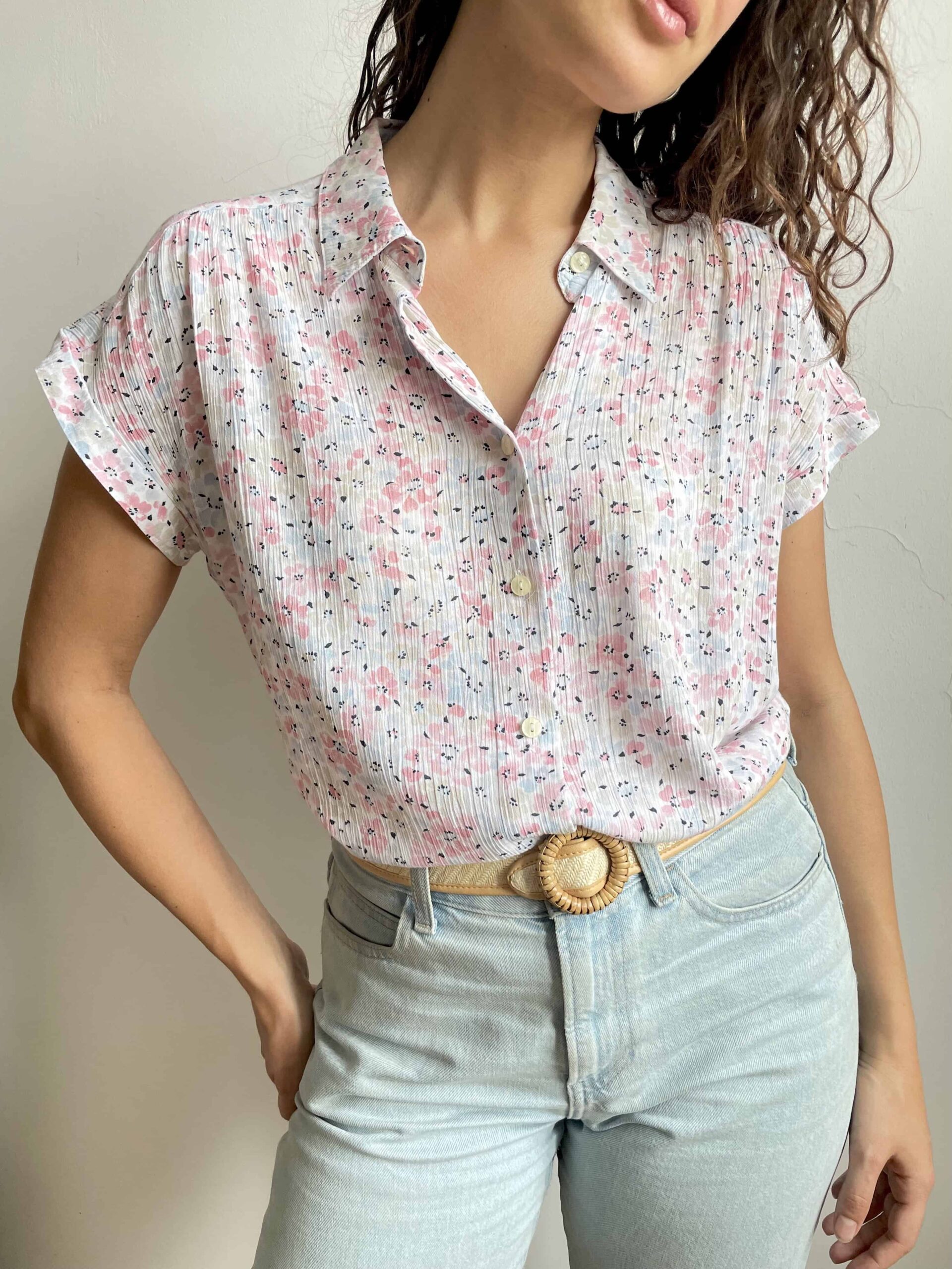 Camicetta vintage a fiori rosa acquerello in 100% viscosa