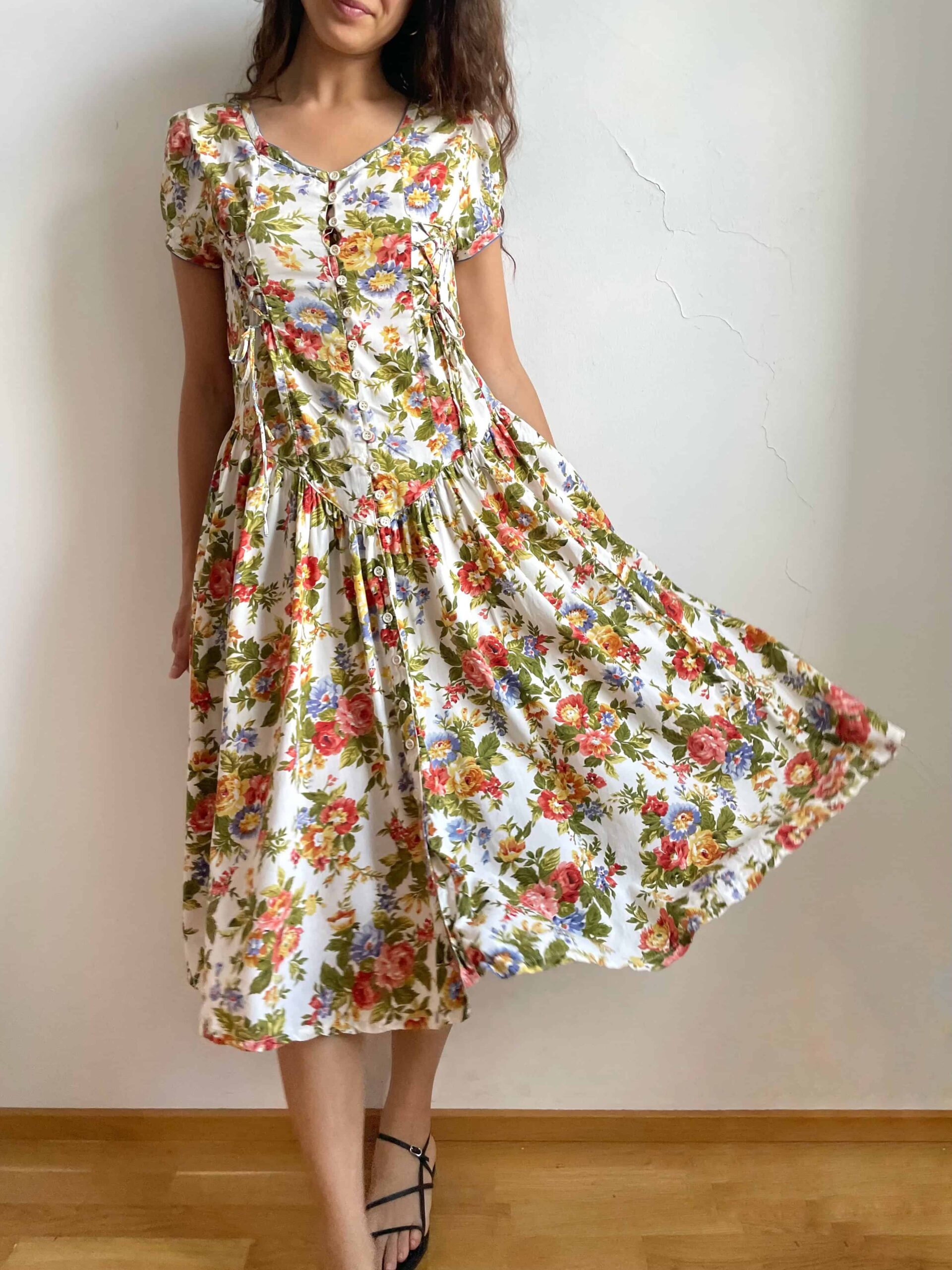Abito midi vintage bianco a fiori cottagecore campagnolo
