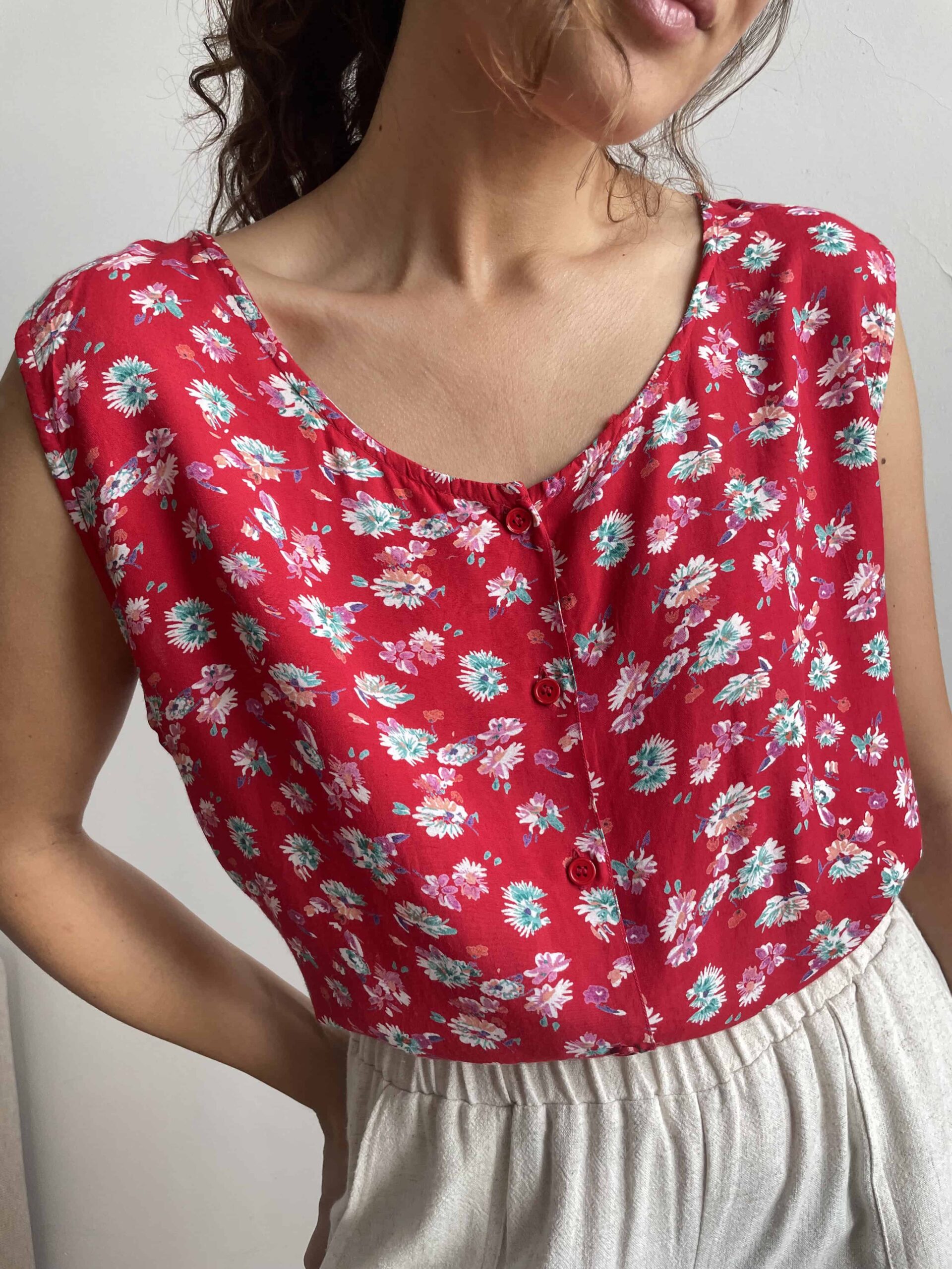 Top vintage 100% viscosa rosso vivo a fiori