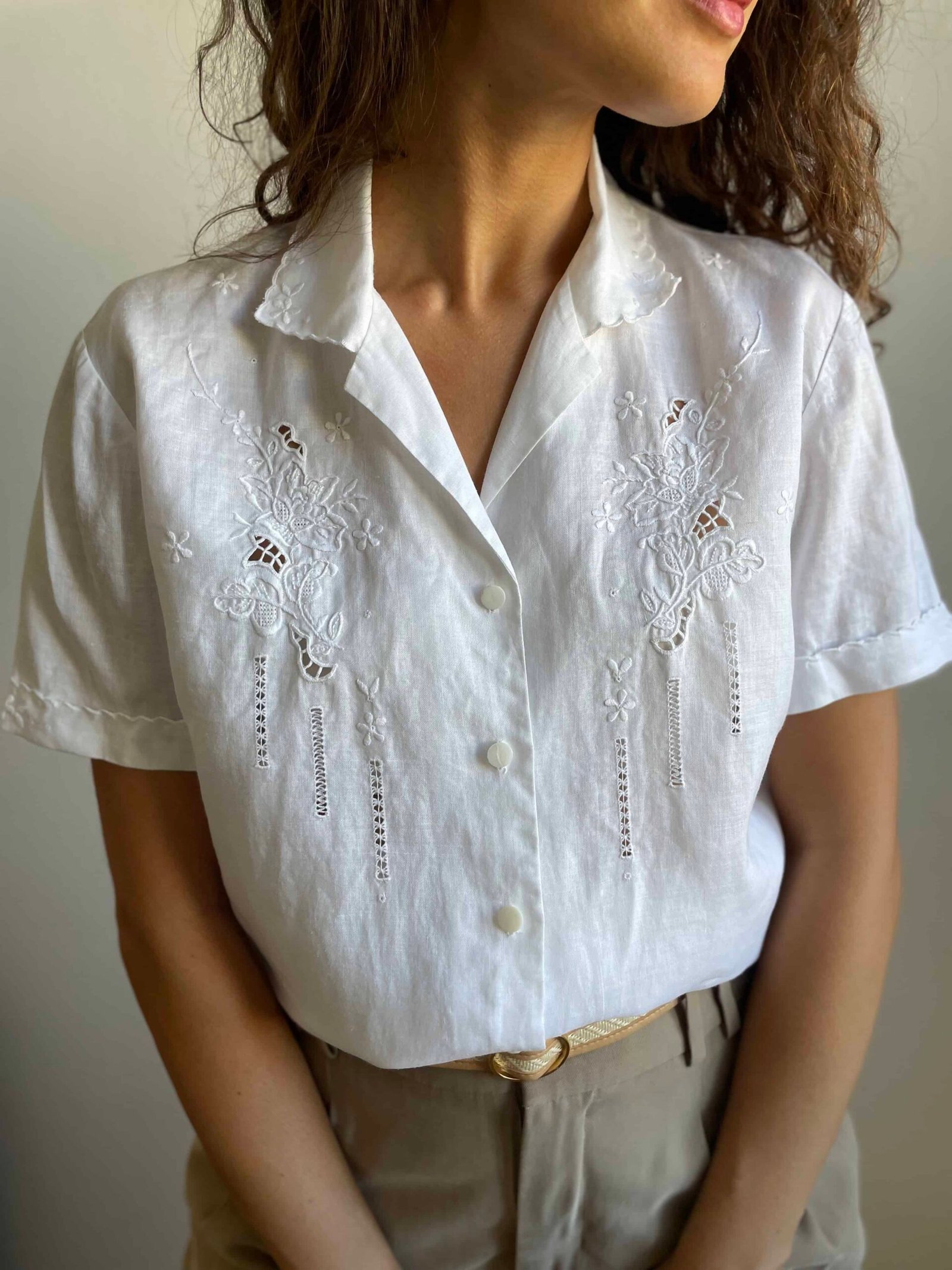 Camicetta vintage 100% lino bianca fatta a mano con ricami