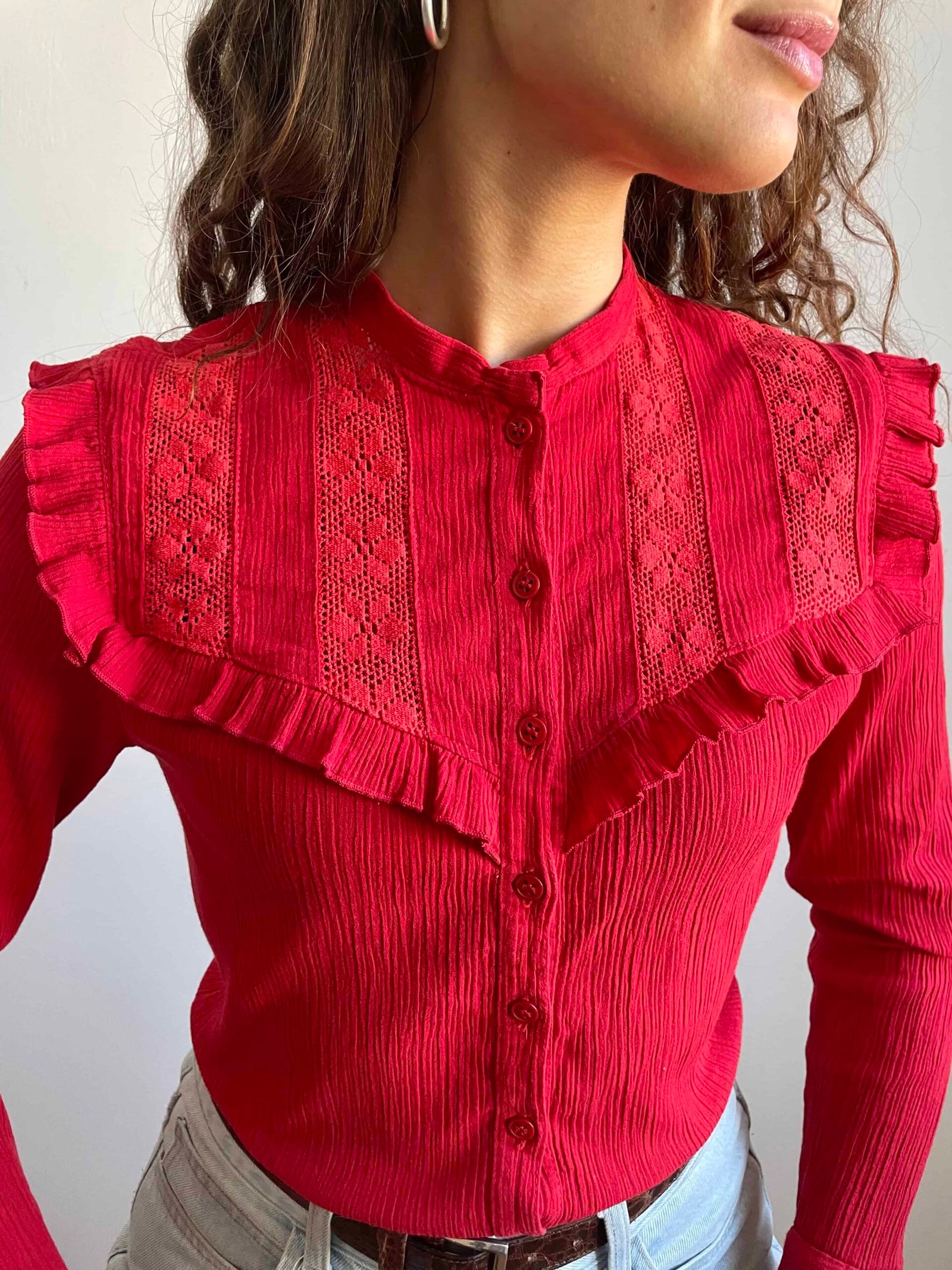 Camicia vintage 100% cotone rosso con volant e pizzo